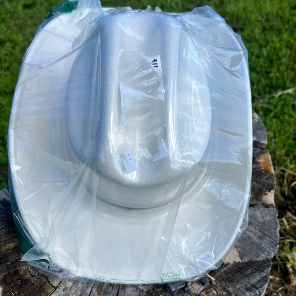 Chic White Hat with Silver Detailing - Picture 3 of 5
